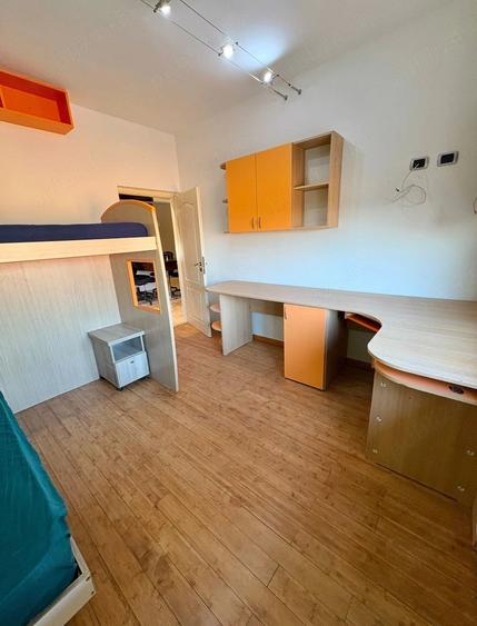 Apartament cu 3 camere semidecomandat în Nord