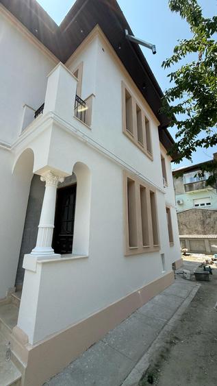 Apartament cu 5 camere decomandat, mobilat în Cotroceni