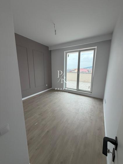 Penthouse cu 3 camere semidecomandat în Florești