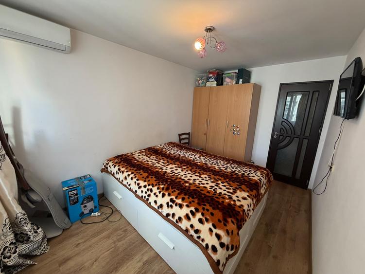 Apartament cu 3 camere semidecomandat în Pantelimon