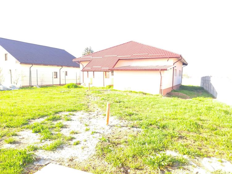 Casă cu 3 camere în Brăteștii de Jos