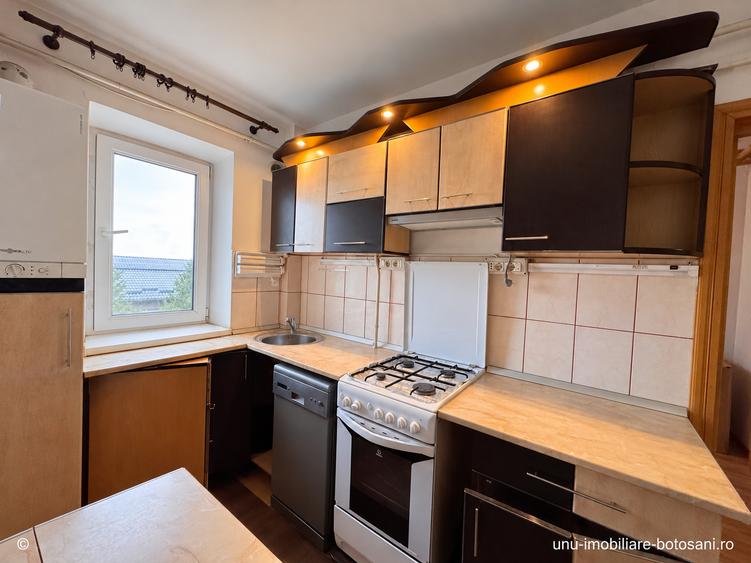 Apartament cu 3 camere semidecomandat în Central