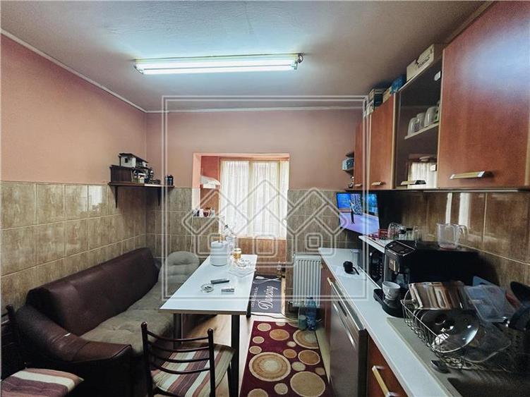 Apartament cu 2 camere decomandat în Valea Aurie