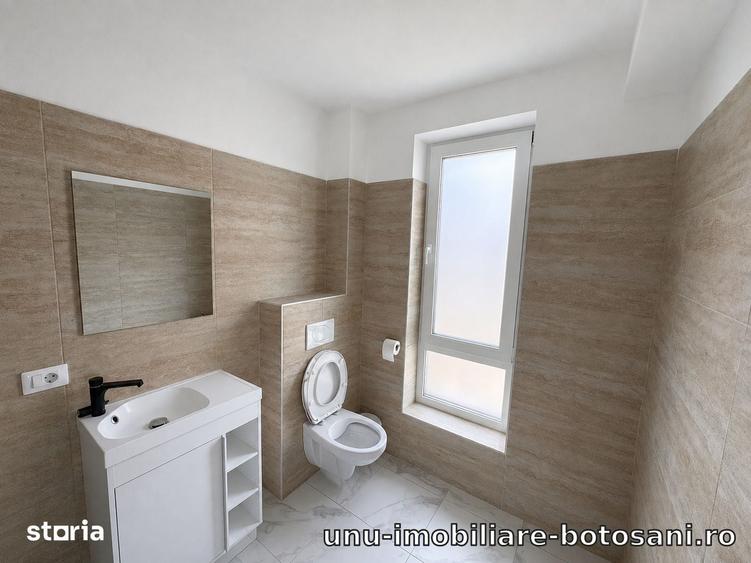 Casă cu 4 camere cu Teren 250 Mp în Central