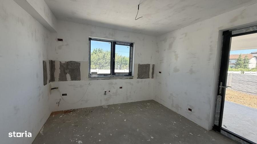 Casă cu 4 camere cu Teren 400 Mp în Domnești