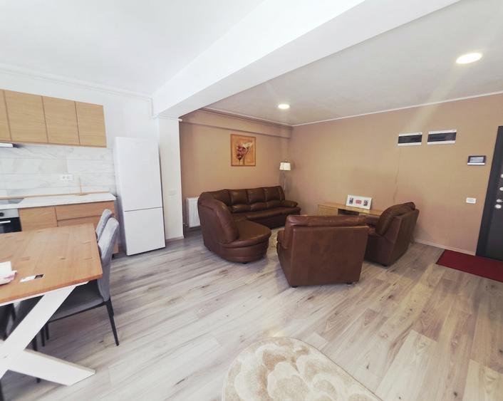 Apartament cu 2 camere semidecomandat în Tractorul