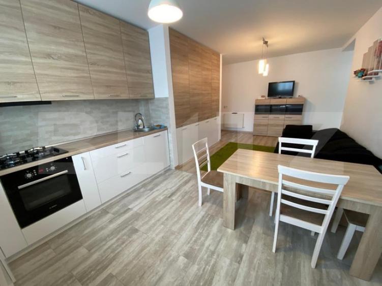 Apartament cu 3 camere semidecomandat în Florești