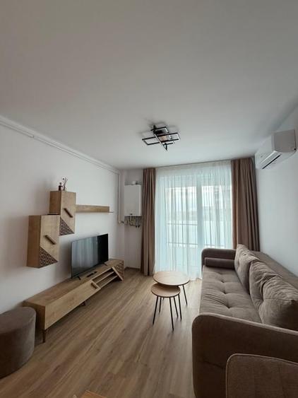 Apartament cu 2 camere semidecomandat, mobilat în Hotvon
