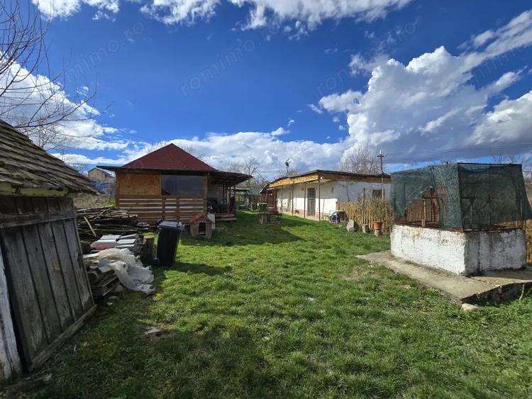 Casă cu 2 camere cu Teren 2876 Mp în Herneacova