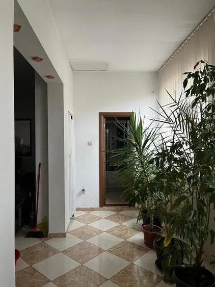 Casă individuală cu 5 camere cu Canalizare în Tineretului