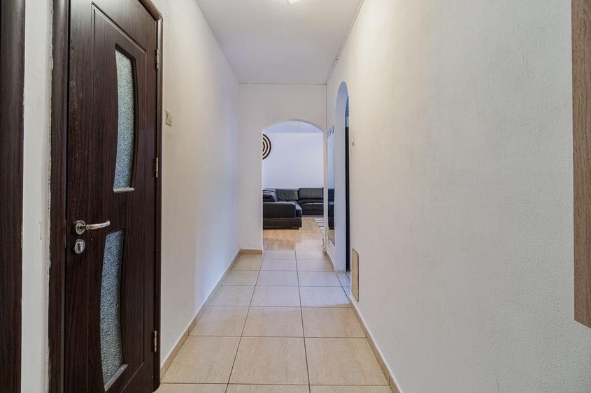 Apartament cu 3 camere semidecomandat, mobilat în Drumul Taberei