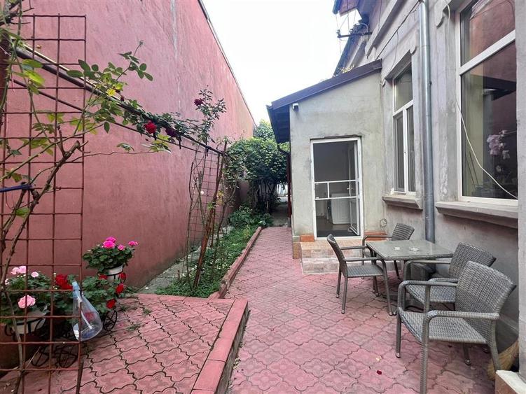 Casă cu 2 camere cu Canalizare în Central