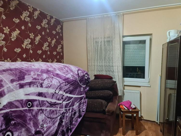 Apartament cu 4 camere decomandat, mobilat în Central