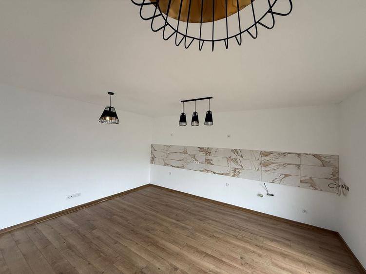 Duplex cu 3 camere cu Canalizare în Exterior Est