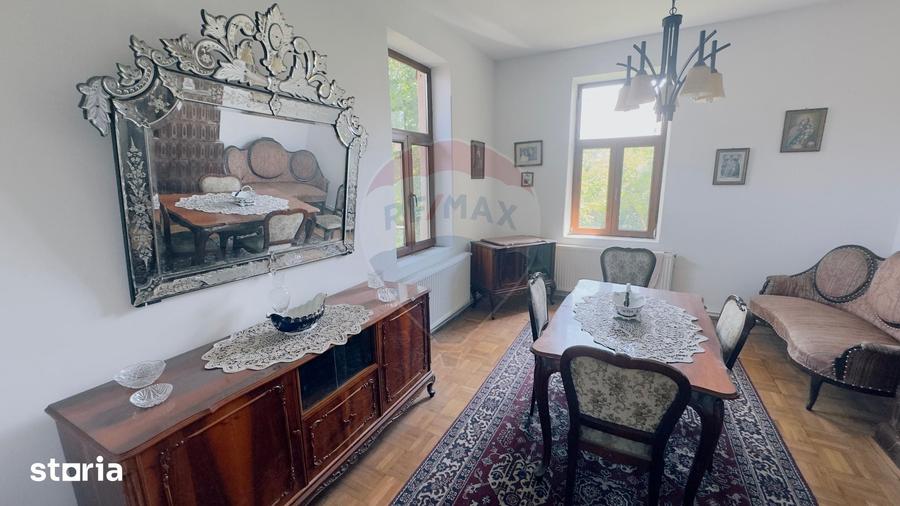 Casă cu 6 camere cu Teren 3300 Mp în Central