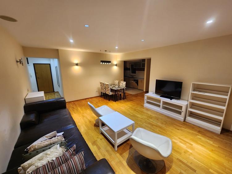 Apartament cu 3 camere semidecomandat în Herăstrău