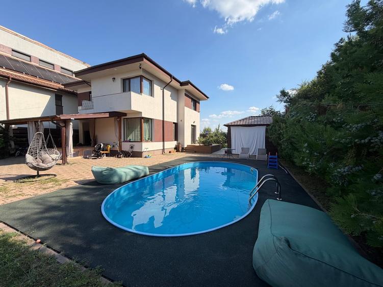 Casă individuală cu 4 camere cu Piscina în Odăi