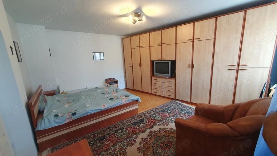 Casă cu 5 camere cu Teren 300 Mp în Central