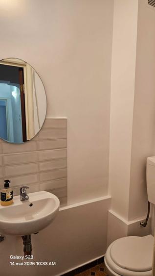 Apartament cu 3 camere semidecomandat în Moșilor