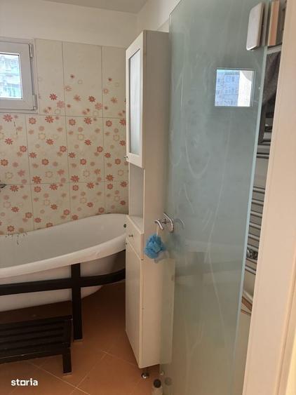 Apartament cu 2 camere semidecomandat în Văcăresti