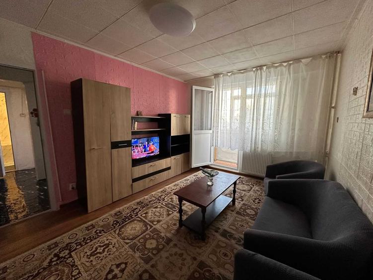 Apartament cu 2 camere decomandat în Tei