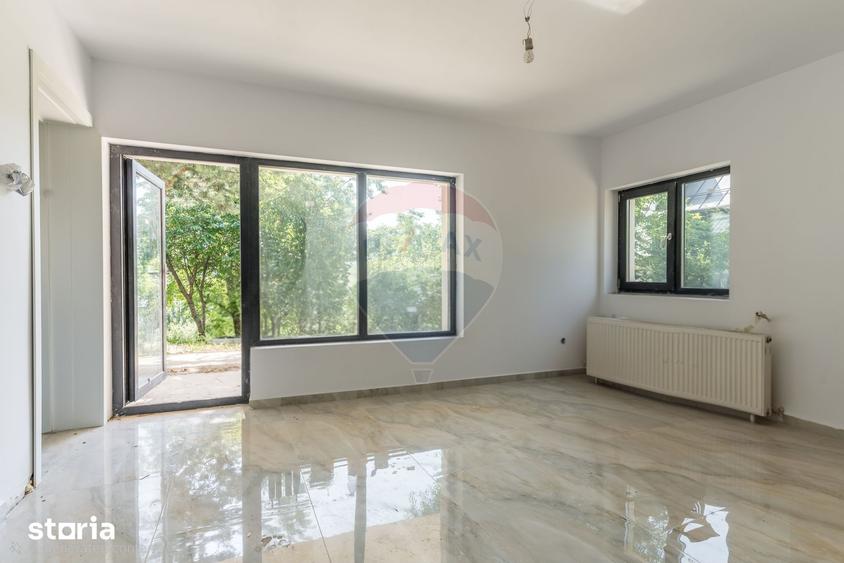 Casă cu 5 camere cu Teren 1000 Mp în Bârnova