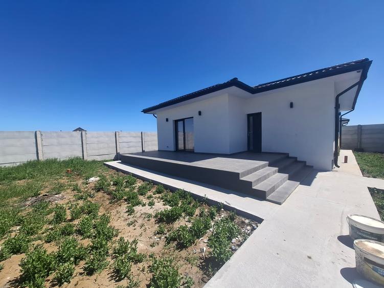 Casă individuală cu 4 camere cu Teren 400 Mp în Olteni
