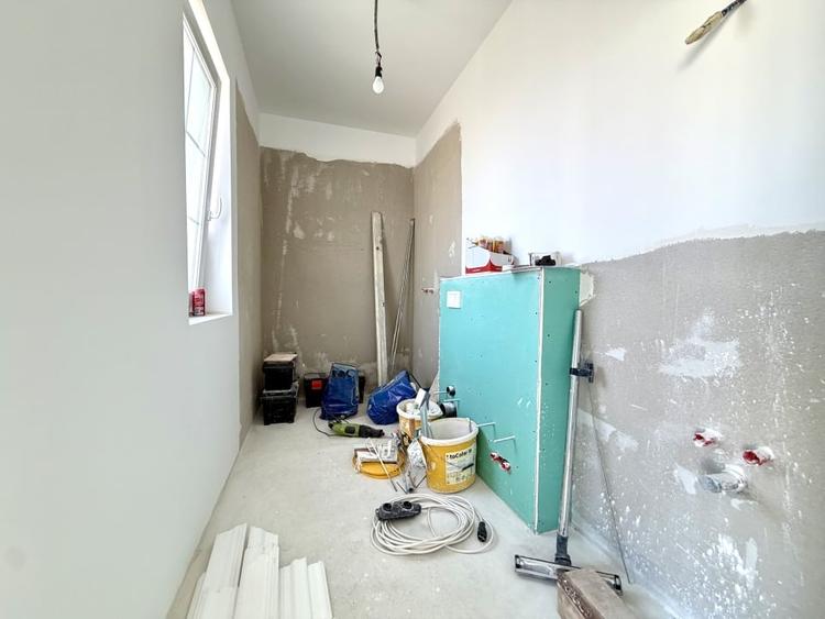 Duplex cu 5 camere cu Canalizare în Dumbrăvița