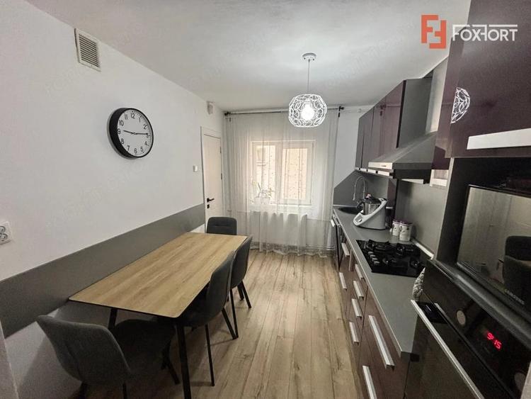 Apartament cu 5 camere decomandat în UTA