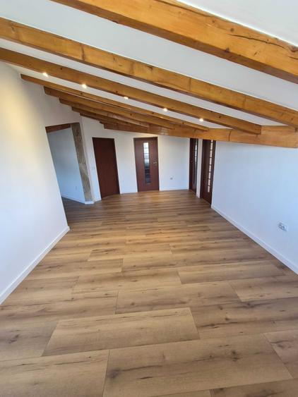 Apartament cu 4 camere decomandat, mobilat în Central