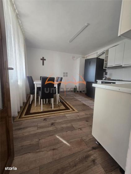 Casă cu 4 camere cu Teren 2424 Mp în Fundătura