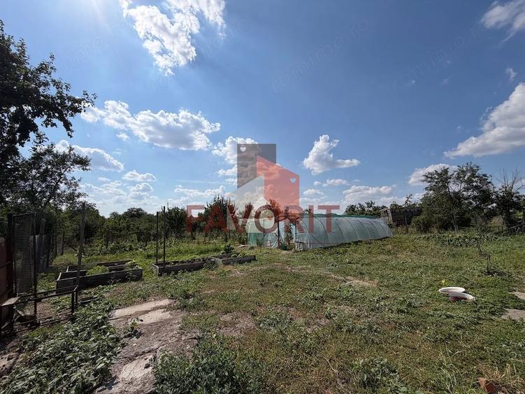 Casă cu 4 camere cu Teren 1514 Mp în Ianova