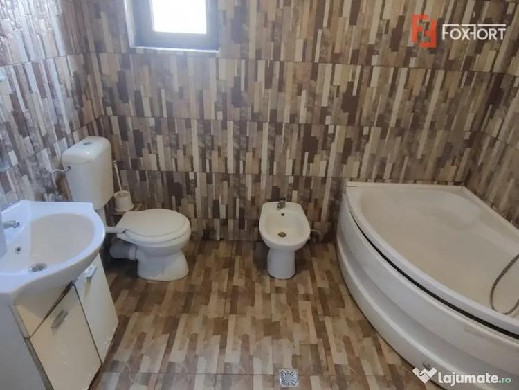 Casă cu 9 camere cu Teren 300 Mp în Dumbrăvița