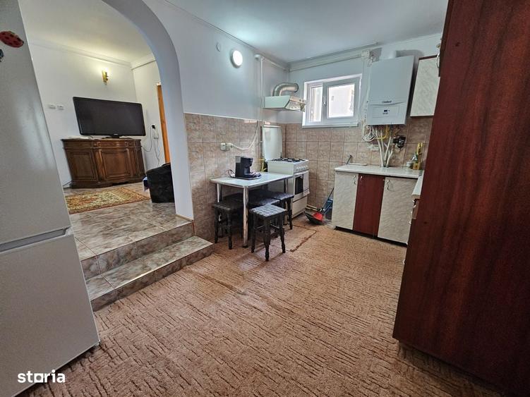 Apartament cu 3 camere decomandat în Universității