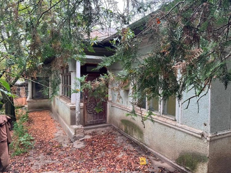 Casă individuală cu 5 camere cu Teren 965 Mp în Frumușani