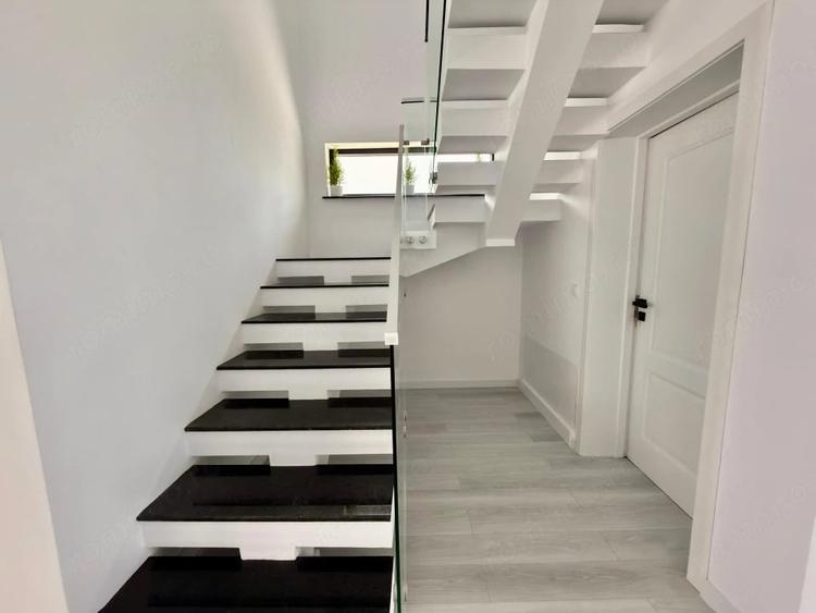 Casă cu Teren 301 Mp în Central
