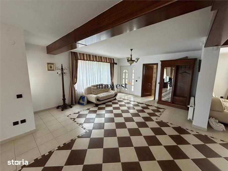 Casă cu 4 camere în Orașu Nou