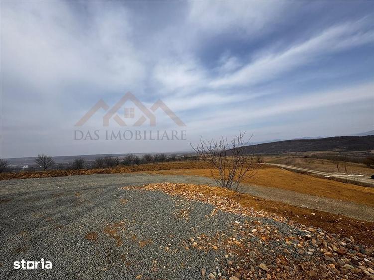 Teren de 2800 mp, în Coaș