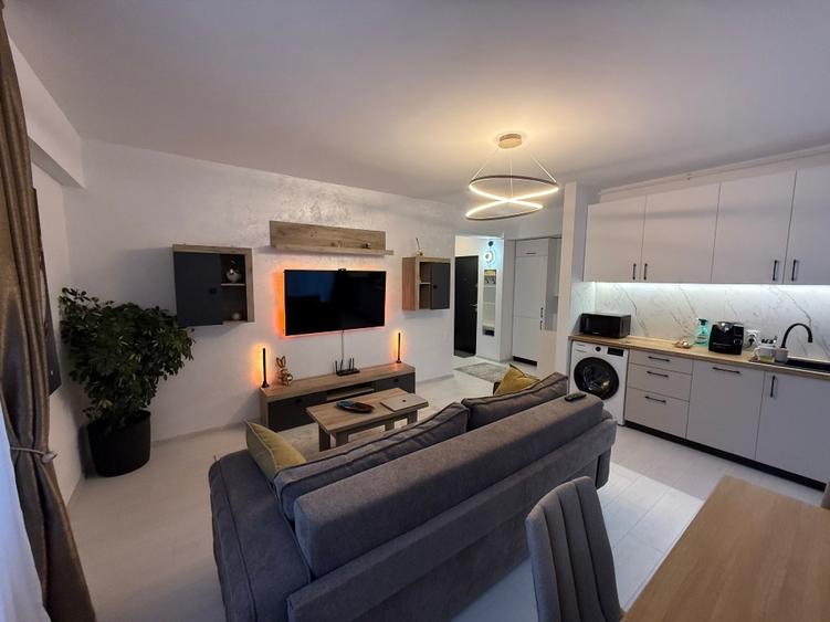 Apartament cu 3 camere decomandat, mobilat în Central