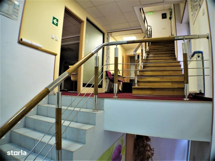 Spațiu comercial, de 240 mp, în Central