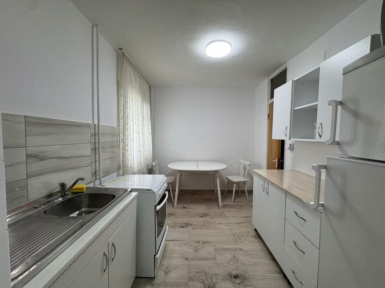 Apartament cu 3 camere semidecomandat, mobilat în Obor