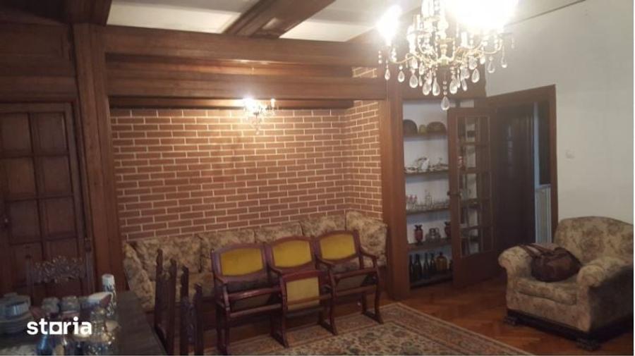 Apartament cu 3 camere în Aviatorilor