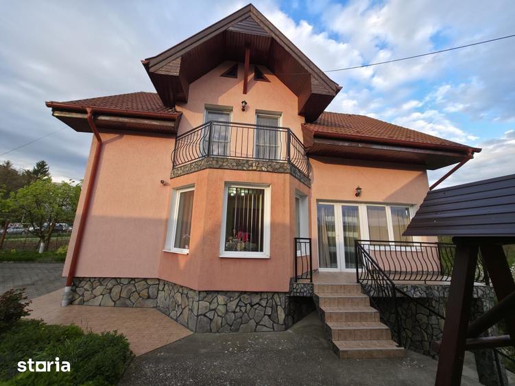 Casă cu 5 camere cu Teren 1000 Mp în Dâmbu Pietros