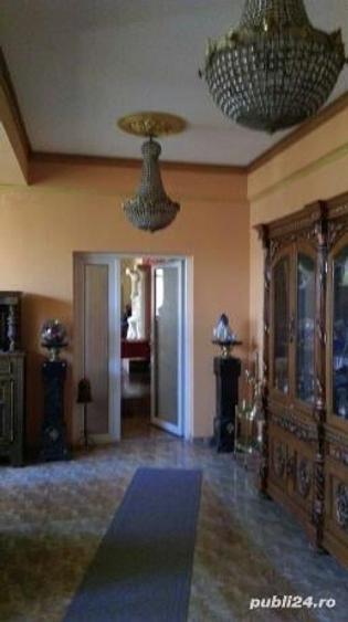 Casă cu 13 camere cu Teren 1410 Mp în Dumbrăvița
