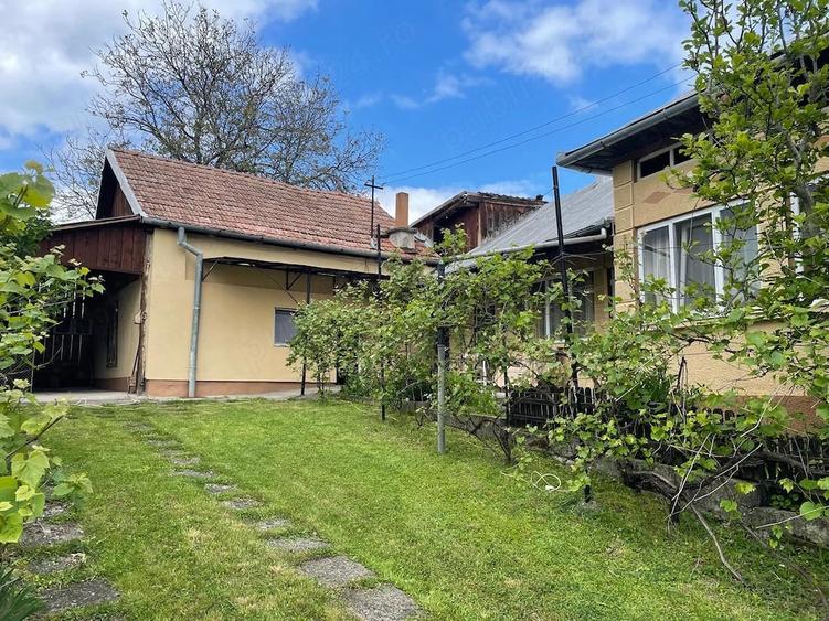 Casă cu 3 camere cu Teren 900 Mp în Central