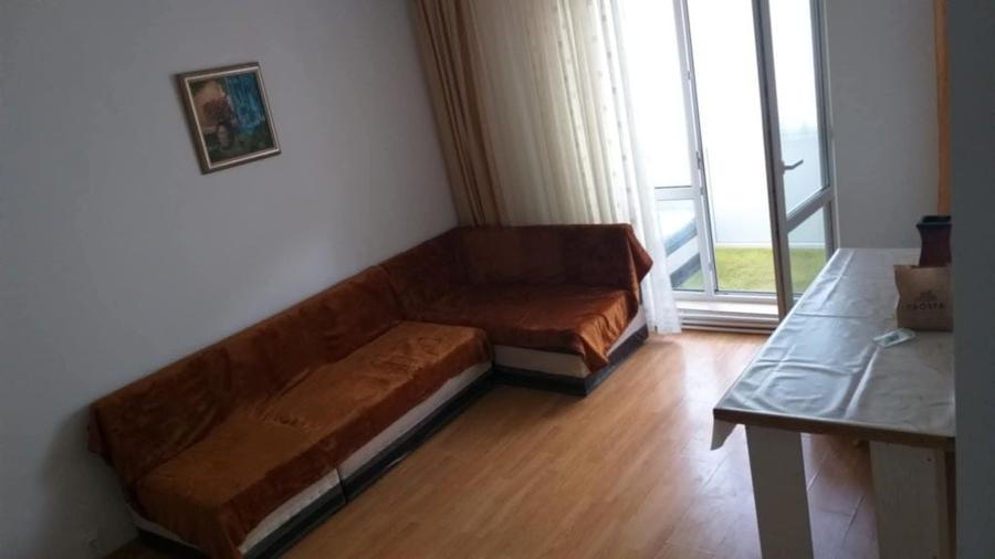 Apartament cu 3 camere semidecomandat în Bicaz