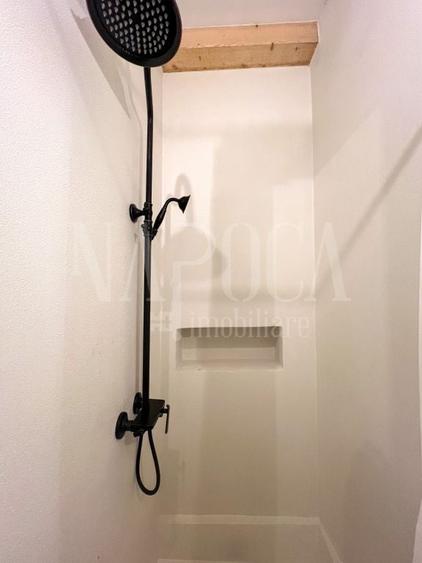 Casă individuală cu 8 camere cu Canalizare în Central