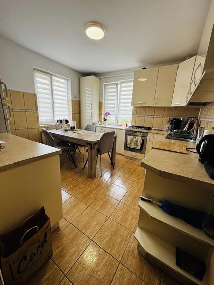 Apartament cu 4 camere decomandat, mobilat în Central