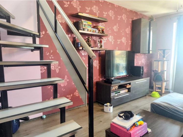 Apartament cu 4 camere semidecomandat în Florești