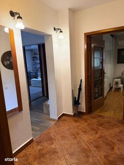 Apartament cu 3 camere decomandat în Nerva Traian